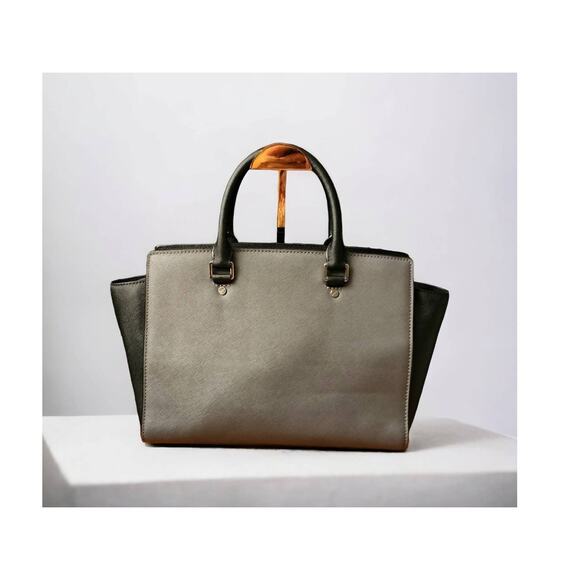 Michael Kors Selma Gray & Black Saffiano Leather - Picture 2 of 7